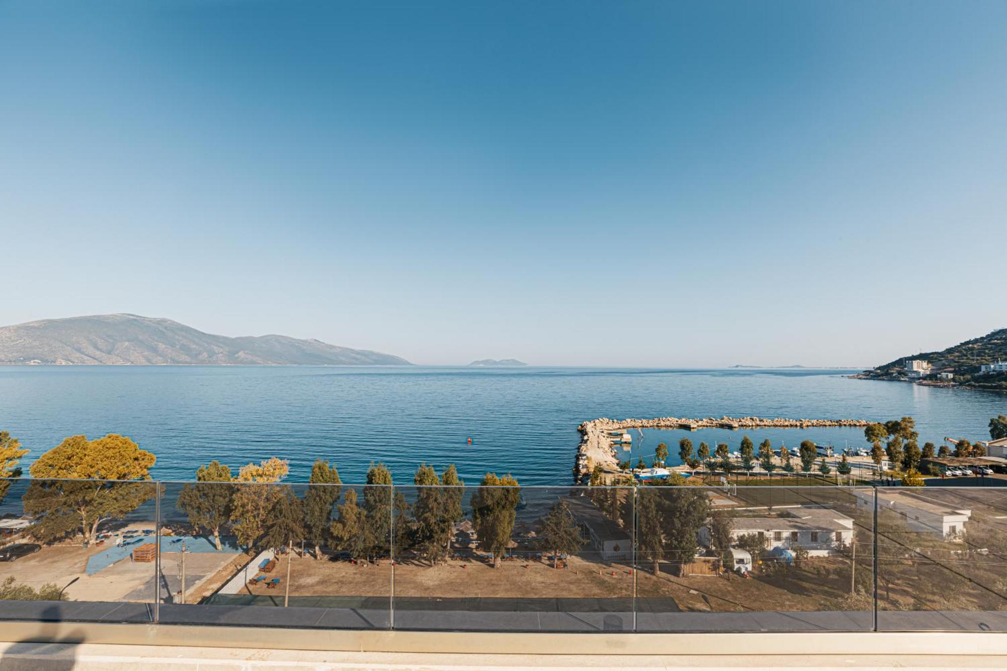 Mazarine Hotel, Vlore, Albania Radhimë Exterior foto